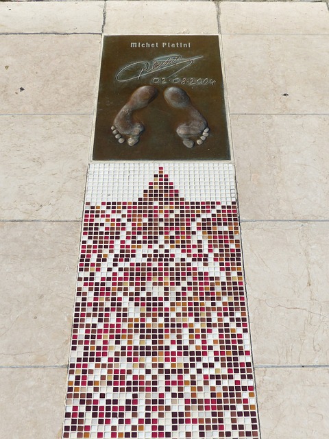 主优化词：塞维利亚客场几百强敌，表现出色